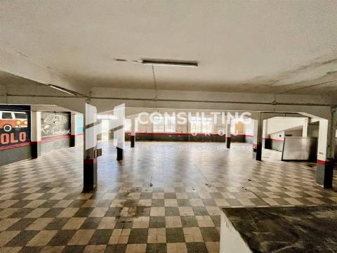 Armazém  Venda em Amora,Seixal