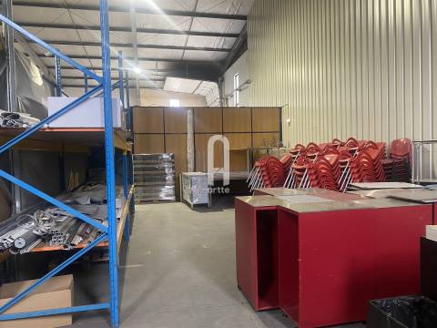 Venda de empresa distribuidora de bebidas e café, Zona industrial Barro, Águeda