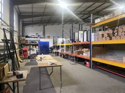 Venda de empresa distribuidora de bebidas e café, Zona industrial Barro, Águeda