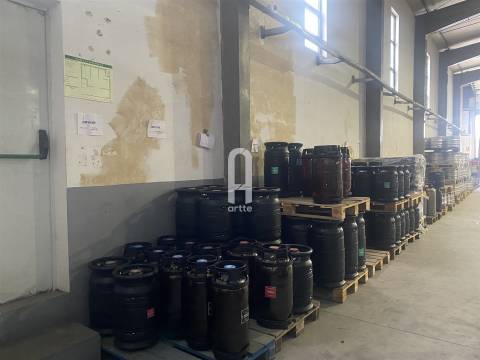 Venda de empresa distribuidora de bebidas e café, Zona industrial Barro, Águeda