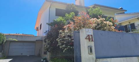 Moradia T4 Isolada em Azurva