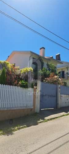 Moradia T4 Isolada em Azurva