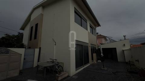 Moradia T4 Isolada em Azurva