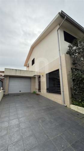 Moradia T4 Isolada em Azurva