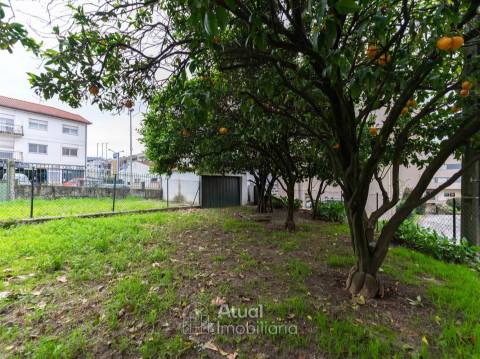 Prédio T6 Venda em Caldelas,Guimarães