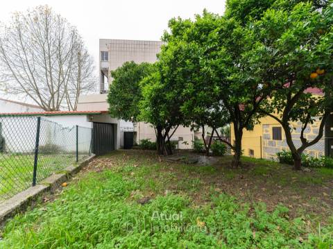 Prédio T6 Venda em Caldelas,Guimarães