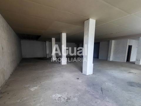 Armazém  Venda em Candoso São Tiago e Mascotelos,Guimarães