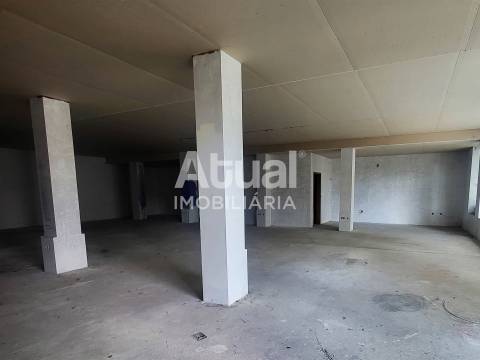 Armazém  Venda em Candoso São Tiago e Mascotelos,Guimarães