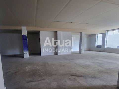 Armazém  Venda em Candoso São Tiago e Mascotelos,Guimarães