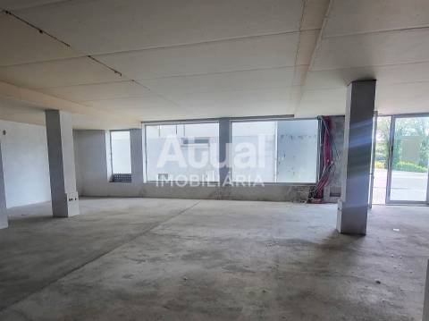 Armazém  Venda em Candoso São Tiago e Mascotelos,Guimarães