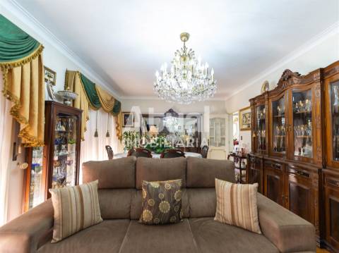 Moradia T4 Venda em Caldas de Vizela (São Miguel e São João),Vizela