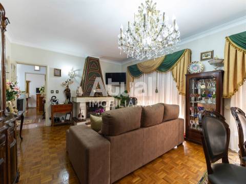 Moradia T4 Venda em Caldas de Vizela (São Miguel e São João),Vizela