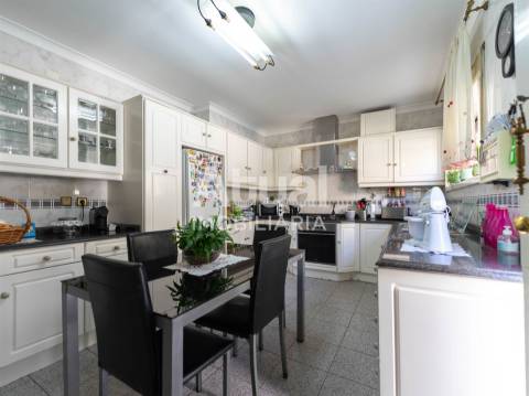 Moradia T4 Venda em Caldas de Vizela (São Miguel e São João),Vizela