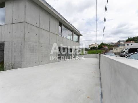 Armazém  Venda em Ferreiros e Gondizalves,Braga