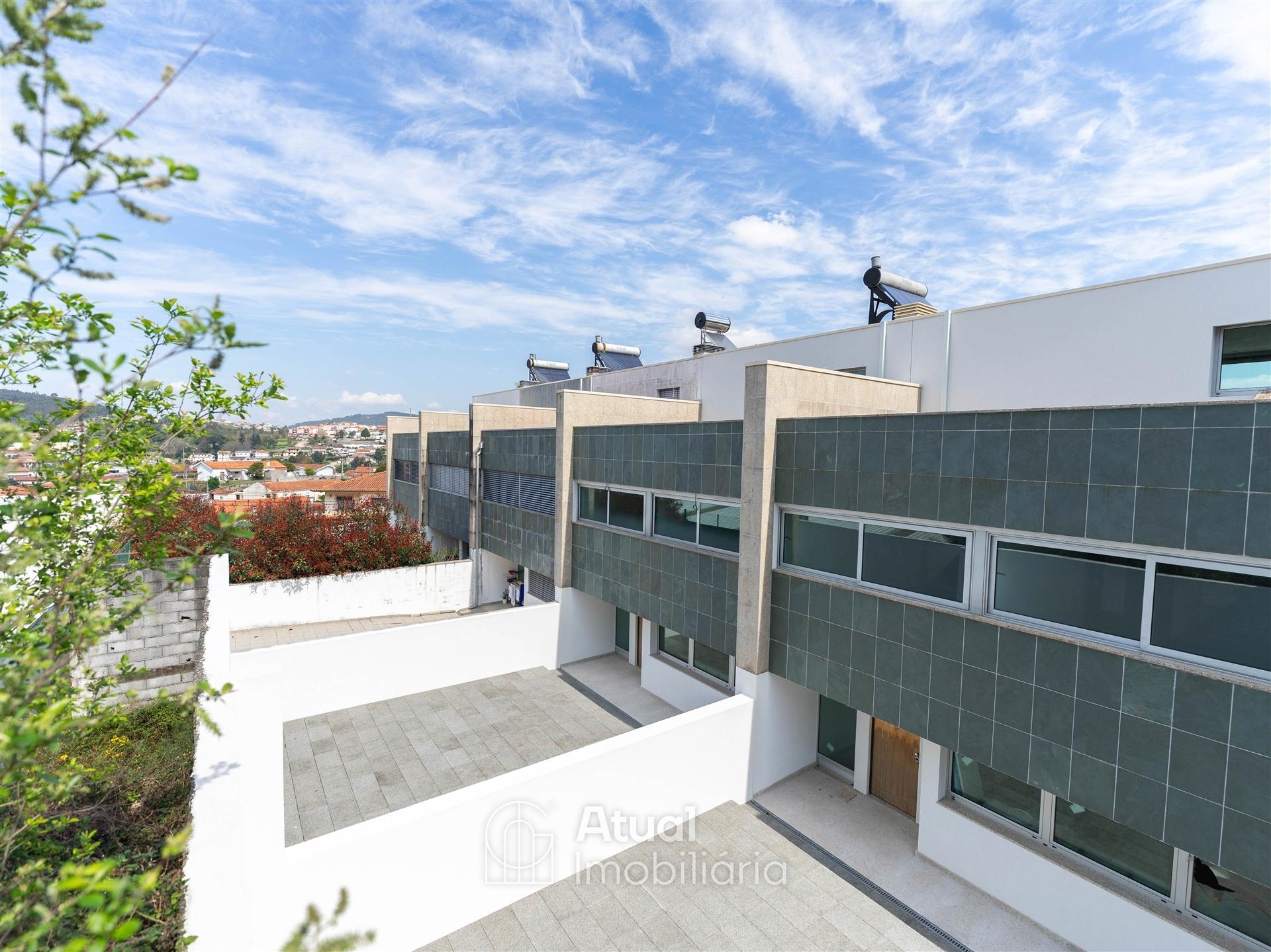 Moradia em Banda T3+1 Venda em Caldas de Vizela (São Miguel e São João),Vizela