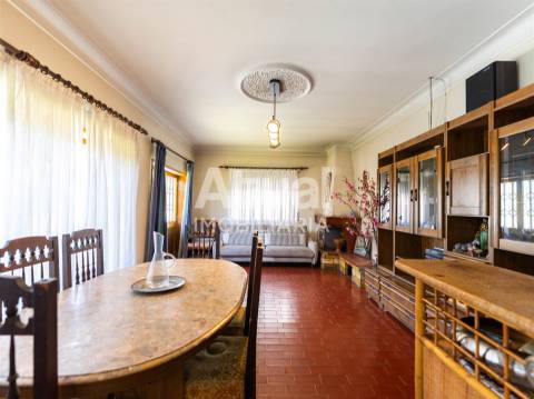 Moradia Isolada T4+3 Venda em Lordelo,Guimarães