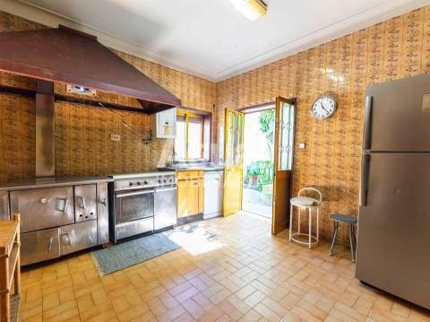 Moradia Isolada T4+3 Venda em Lordelo,Guimarães