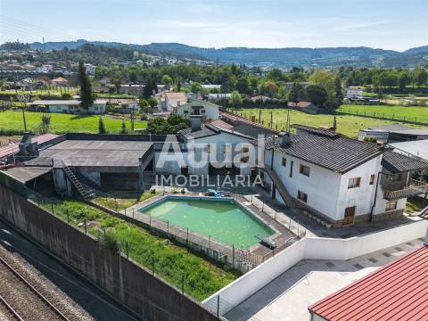 Moradia Isolada T4+3 Venda em Lordelo,Guimarães