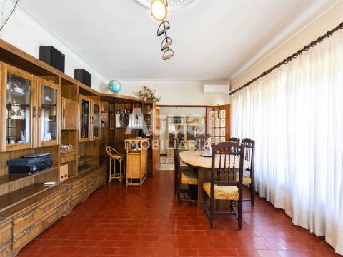 Moradia Isolada T4+3 Venda em Lordelo,Guimarães