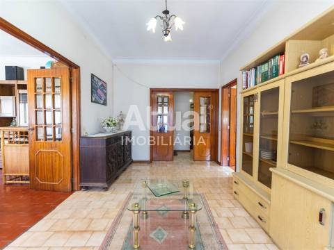 Moradia Isolada T4+3 Venda em Lordelo,Guimarães