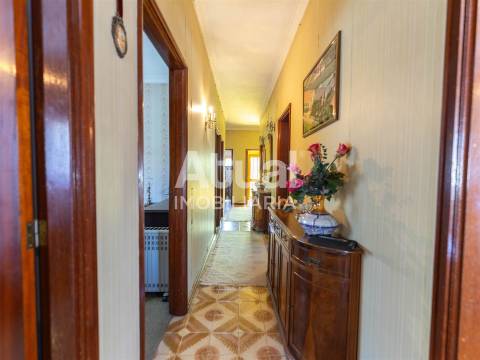 Moradia Isolada T4+3 Venda em Lordelo,Guimarães