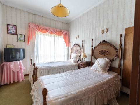 Moradia Isolada T4+3 Venda em Lordelo,Guimarães