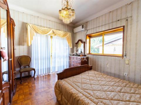 Moradia Isolada T4+3 Venda em Lordelo,Guimarães