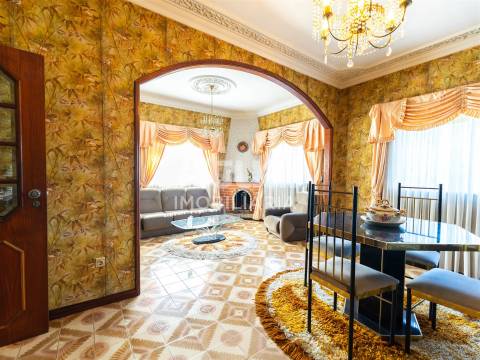 Moradia Isolada T4+3 Venda em Lordelo,Guimarães