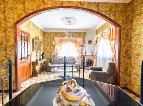 Moradia Isolada T4+3 Venda em Lordelo,Guimarães