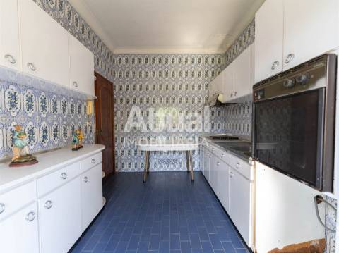 Moradia Isolada T4+3 Venda em Lordelo,Guimarães