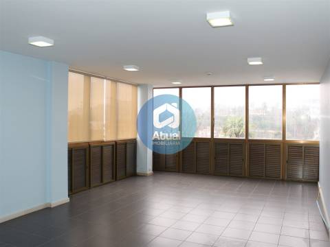 Escritório  Arrendamento em Caldas de Vizela (São Miguel e São João),Vizela