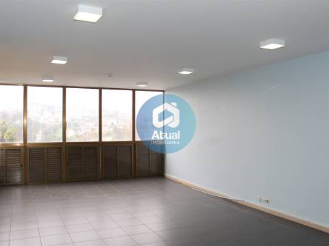 Escritório  Arrendamento em Caldas de Vizela (São Miguel e São João),Vizela