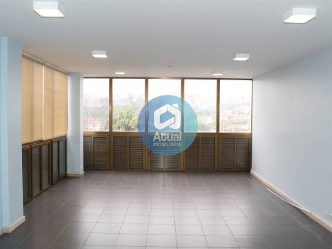 Escritório  Arrendamento em Caldas de Vizela (São Miguel e São João),Vizela