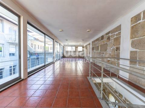 Armazém  Arrendamento em Caldelas,Guimarães