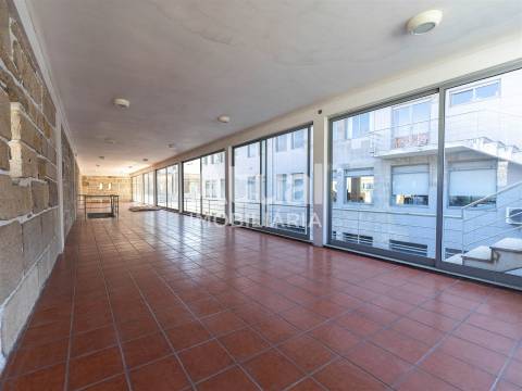 Armazém  Arrendamento em Caldelas,Guimarães