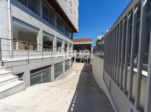 Armazém  Arrendamento em Caldelas,Guimarães