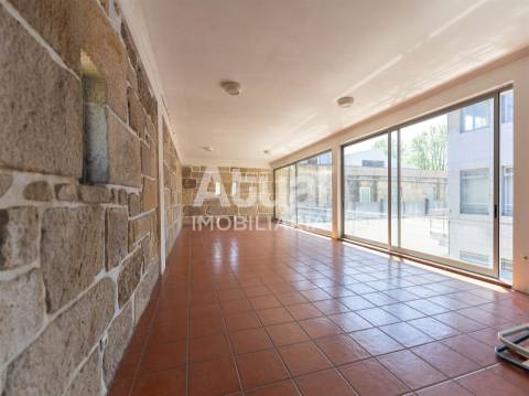 Armazém  Arrendamento em Caldelas,Guimarães