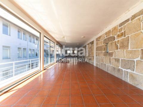 Armazém  Arrendamento em Caldelas,Guimarães