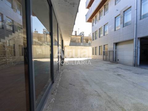 Armazém  Arrendamento em Caldelas,Guimarães