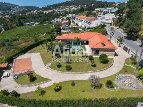 Moradia T3 Venda em Caldas de Vizela (São Miguel e São João),Vizela