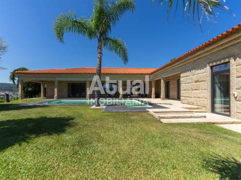 Moradia T3 Venda em Caldas de Vizela (São Miguel e São João),Vizela