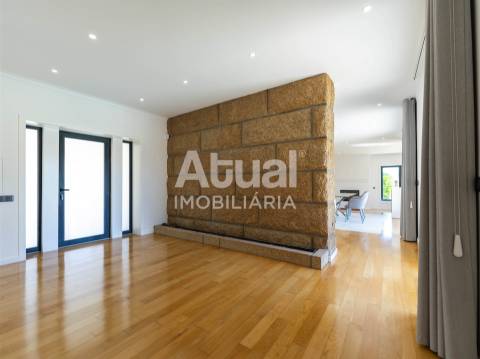 Moradia T3 Venda em Caldas de Vizela (São Miguel e São João),Vizela