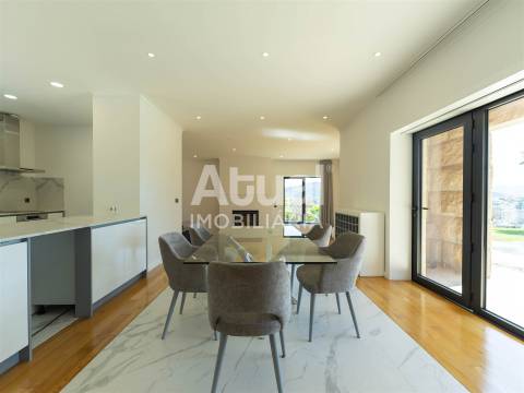 Moradia T3 Venda em Caldas de Vizela (São Miguel e São João),Vizela