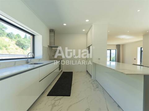 Moradia T3 Venda em Caldas de Vizela (São Miguel e São João),Vizela