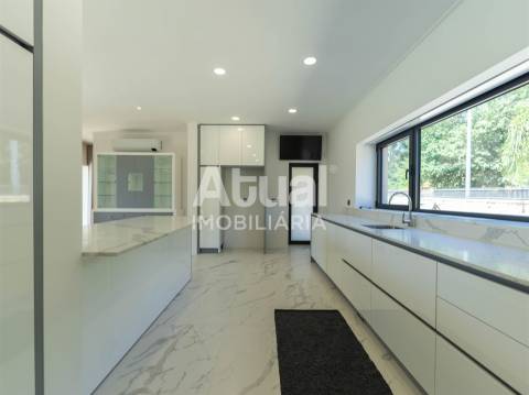 Moradia T3 Venda em Caldas de Vizela (São Miguel e São João),Vizela