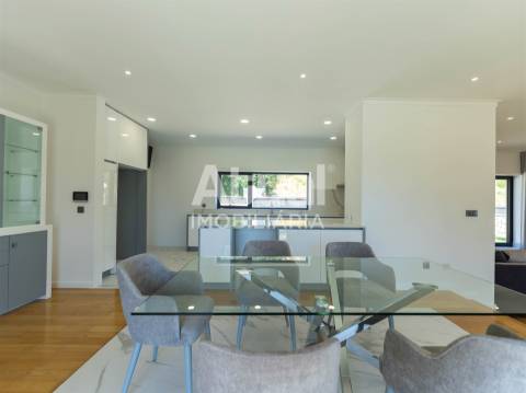 Moradia T3 Venda em Caldas de Vizela (São Miguel e São João),Vizela