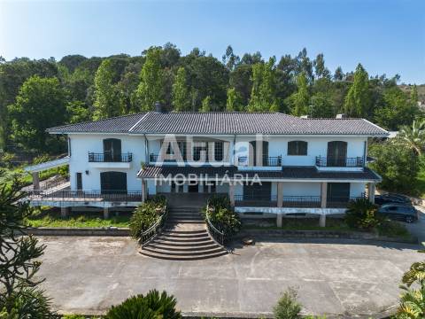 Moradia T5 Venda em Moreira de Cónegos,Guimarães