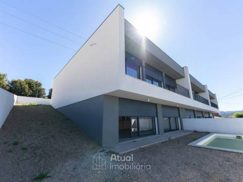 Moradia em Banda T3 Venda em Caldas de Vizela (São Miguel e São João),Vizela