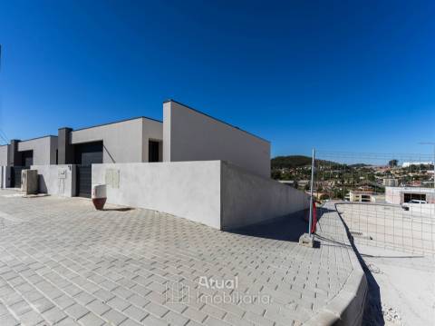 Moradia em Banda T3 Venda em Caldas de Vizela (São Miguel e São João),Vizela