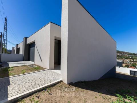 Moradia em Banda T3 Venda em Caldas de Vizela (São Miguel e São João),Vizela